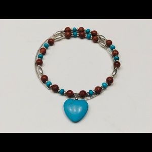 Beaded necklace with heart shape stone pendant